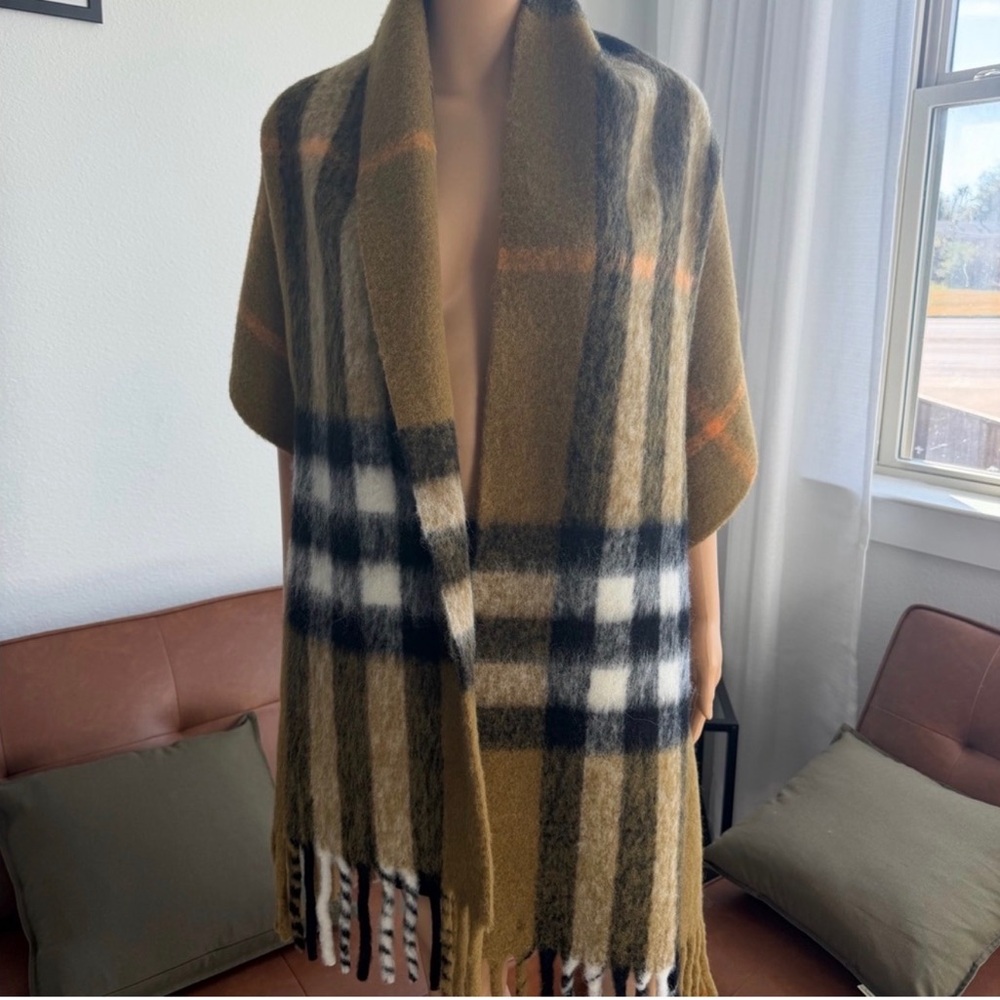 Burberry Oversize Scarf.